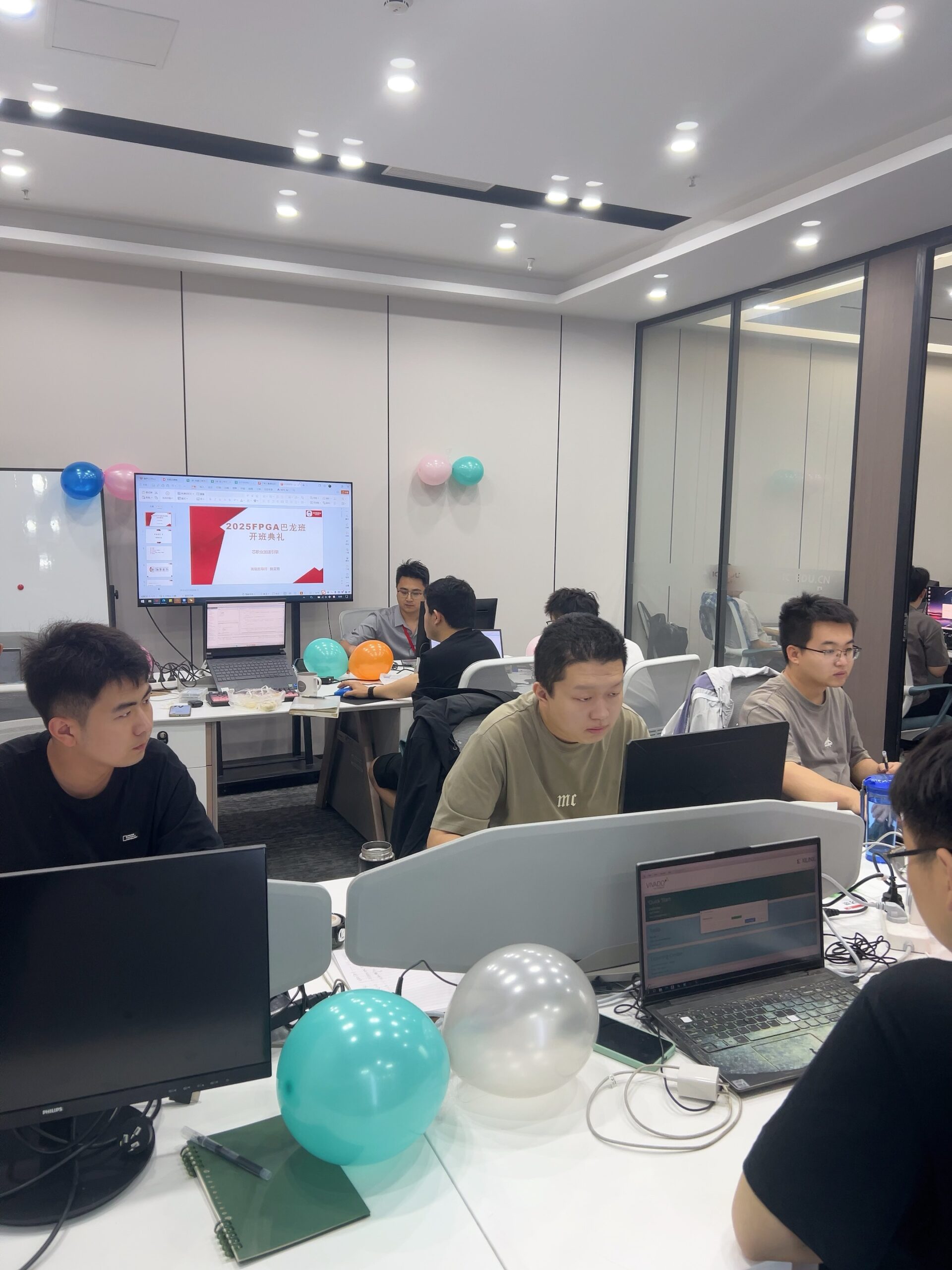 General Manager Zhang Hui delivering a speech